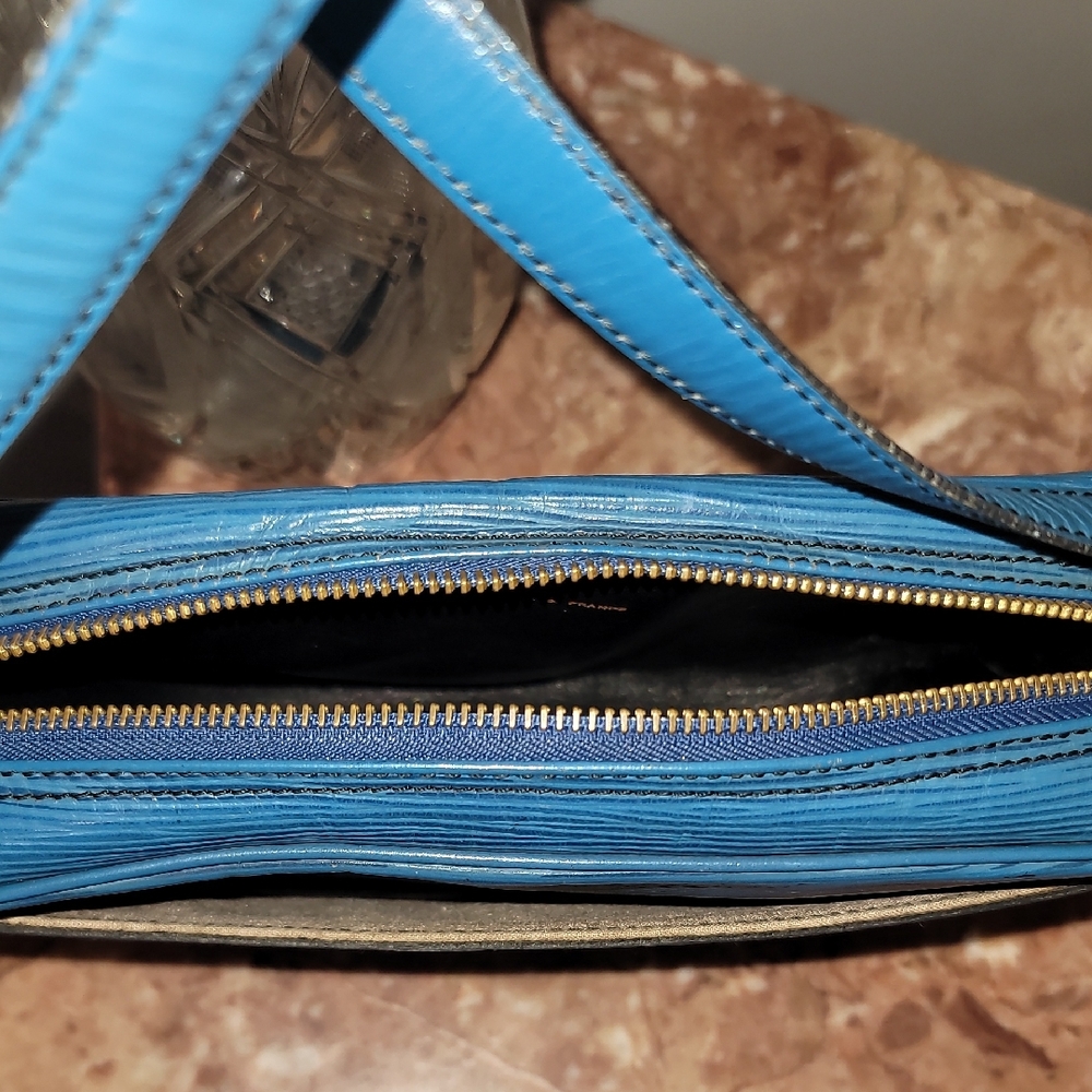 Louis Vuitton Jeune Fille Toledo Blue Epi Leather Bag - Picture 11 of 16